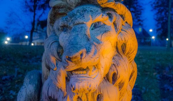 photo of Lincoln University lion statue